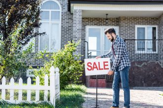 How a Local Cash House Buyer Simplifies the Home Selling Process