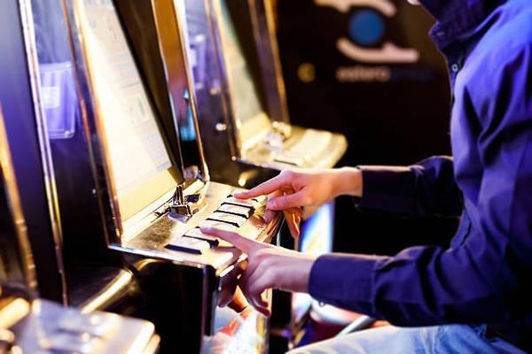Discover Traditional Baccarat and Modern Roulette Games Through เว็บพนันออนไลน์